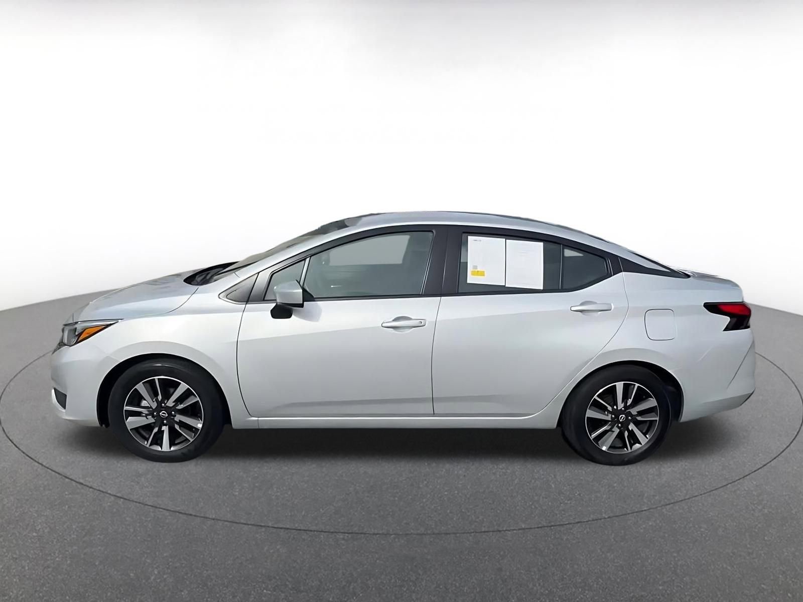 Used 2025 Nissan Versa SV FWD image 9