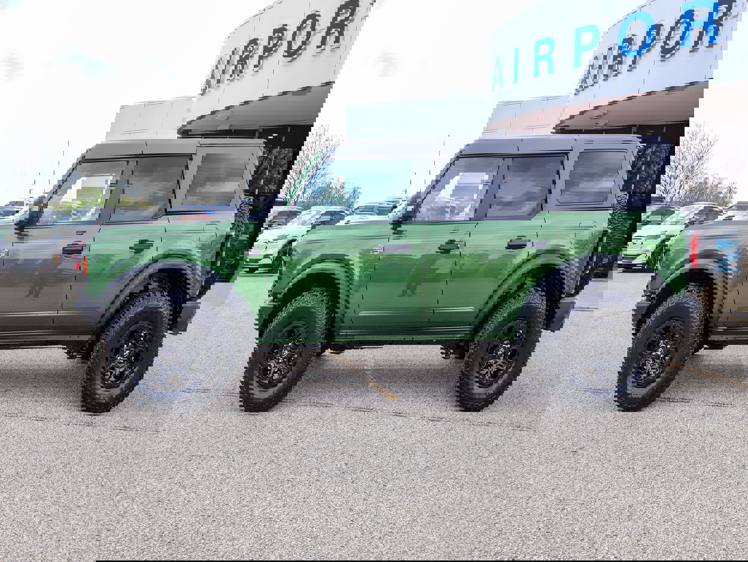 Used 2022 Ford Bronco Wildtrak image 2