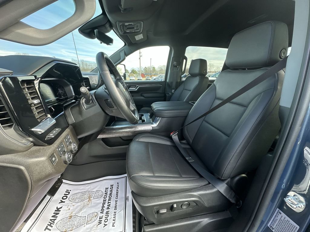 Used 2025 Chevrolet Silverado 2500 LTZ w/ LTZ Premium Package image 11