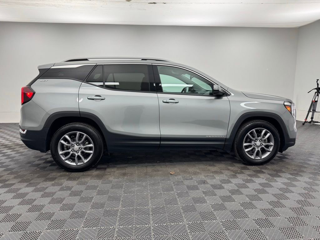 Used 2024 GMC Terrain SLT image 6