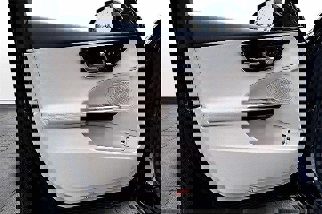 Certified 2025 Mercedes-Benz C 300 4MATIC Sedan image 23