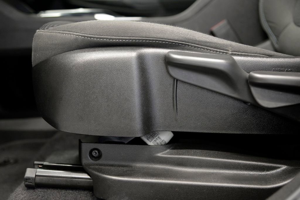 Used 2023 Chevrolet Bolt EUV LT w/ Driver Confidence Package image 17