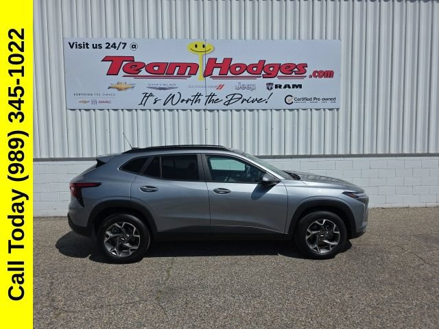 Used 2025 Chevrolet Trax LT