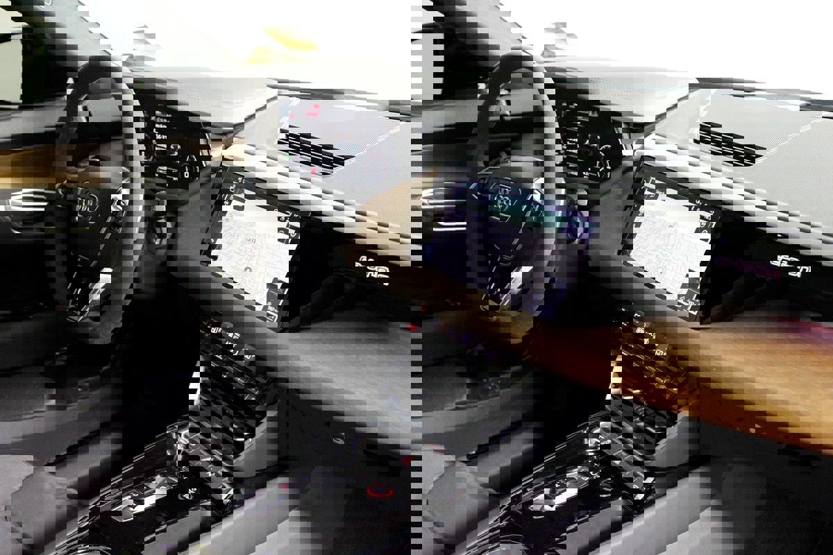 Used 2024 Audi e-tron GT Premium Plus image 18