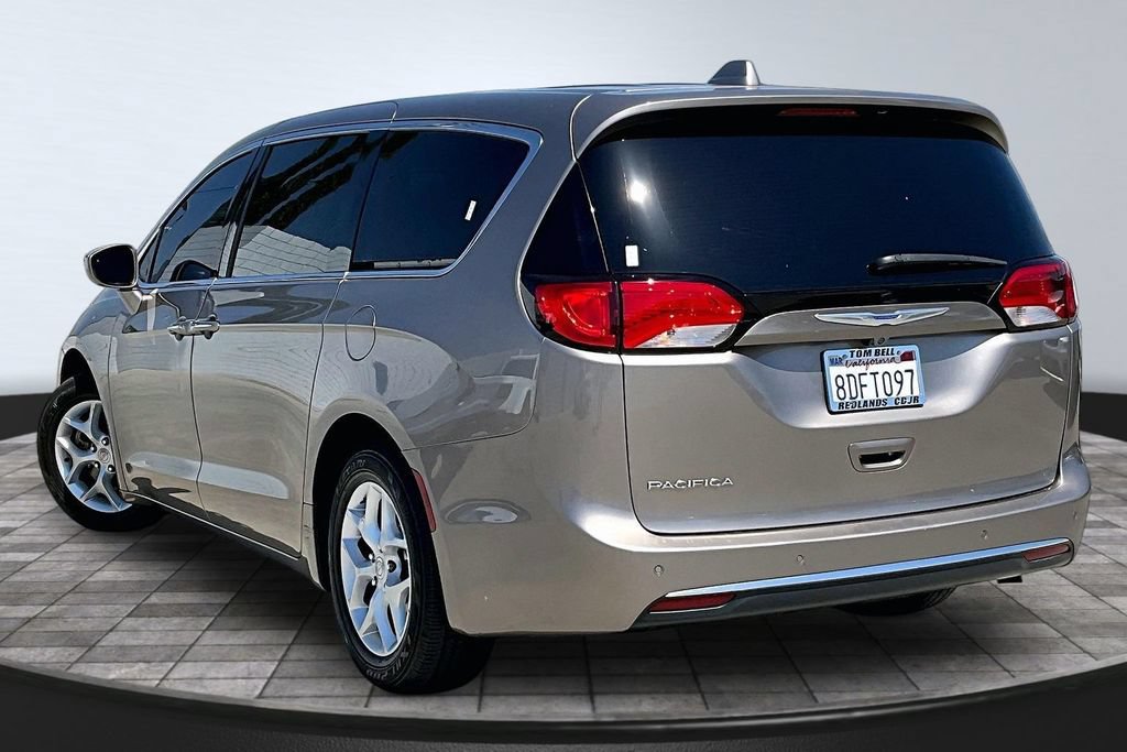 Used 2018 Chrysler Pacifica Touring Plus w/ Tire & Wheel Group FWD image 22