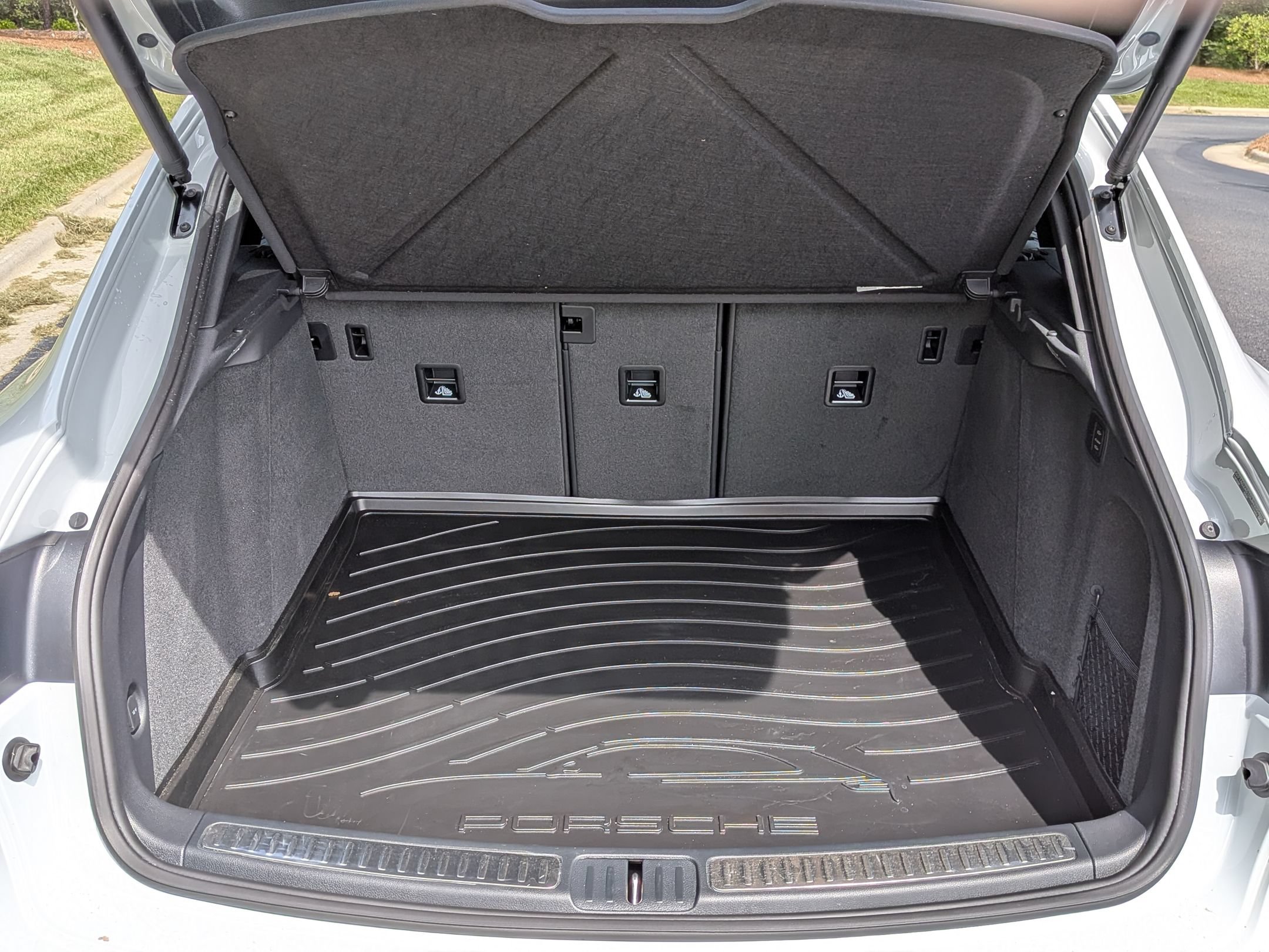 Certified 2025 Porsche Macan S AWD/4WD image 26