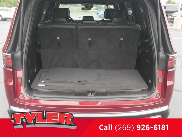 Used 2022 Jeep Wagoneer Series III w/ Premium Group I AWD/4WD image 15