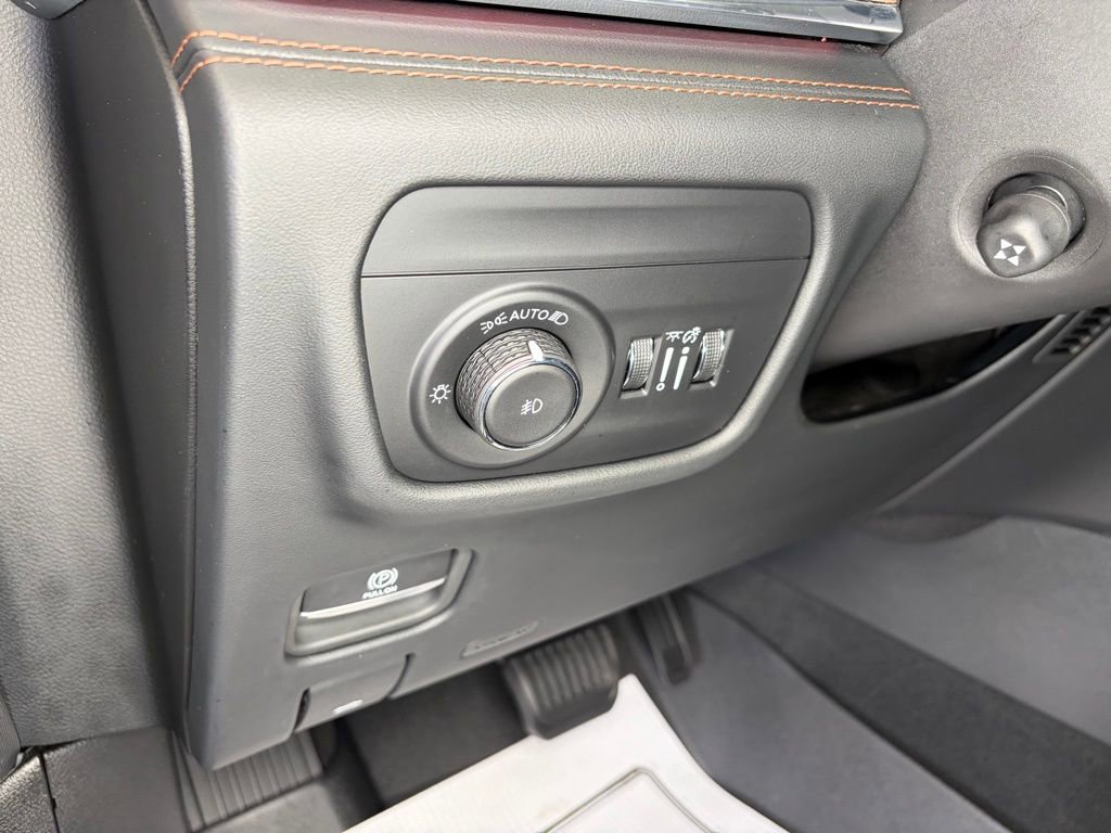 Used 2024 Jeep Grand Cherokee Summit AWD/4WD image 14