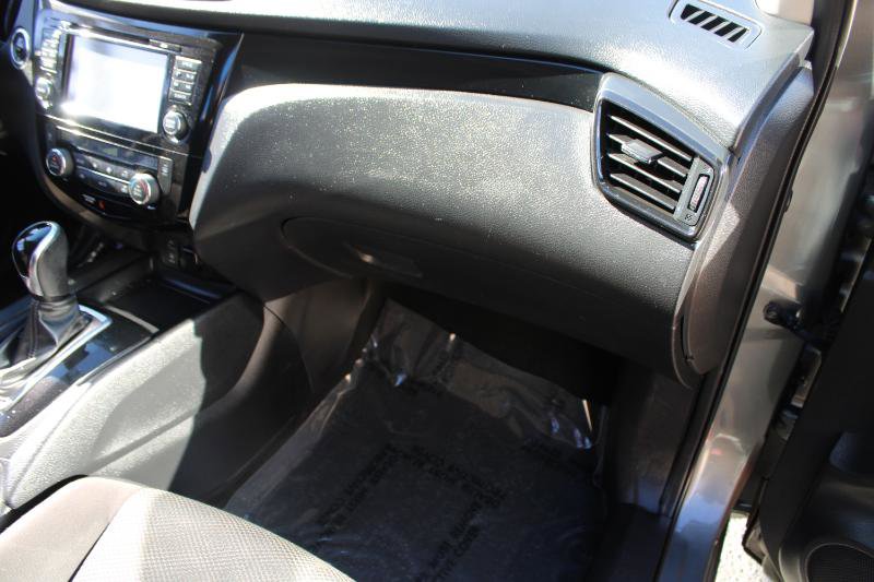 Used 2018 Nissan Rogue Sport SV w/ SV Technology Package FWD image 16