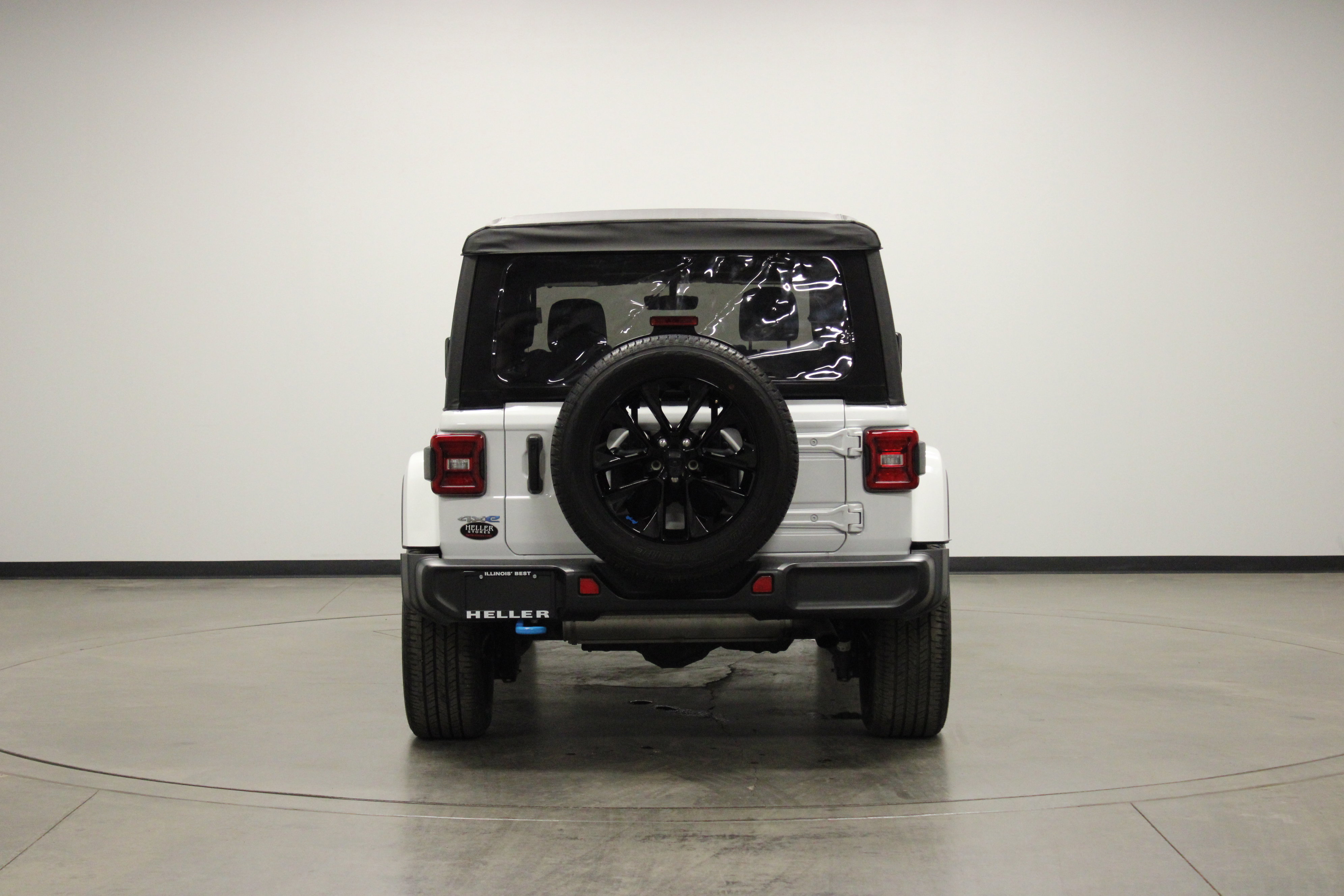 Used 2023 Jeep Wrangler Sahara image 7