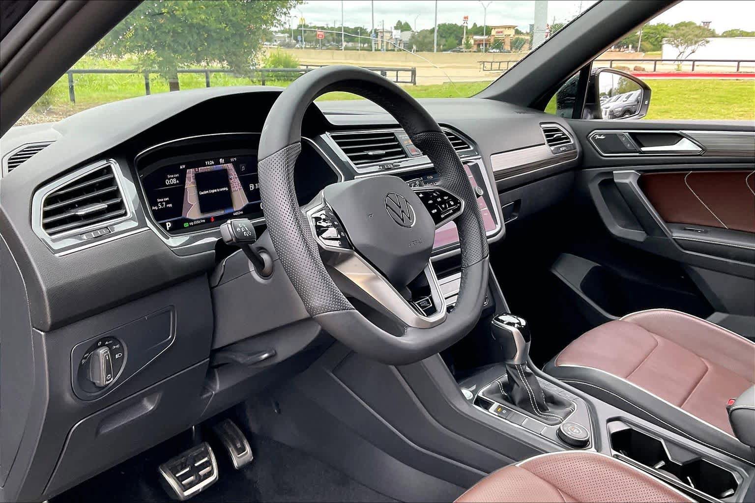 Used 2022 Volkswagen Tiguan SEL R-Line AWD/4WD image 18