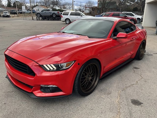 Used 2015 Ford Mustang Coupe image 3