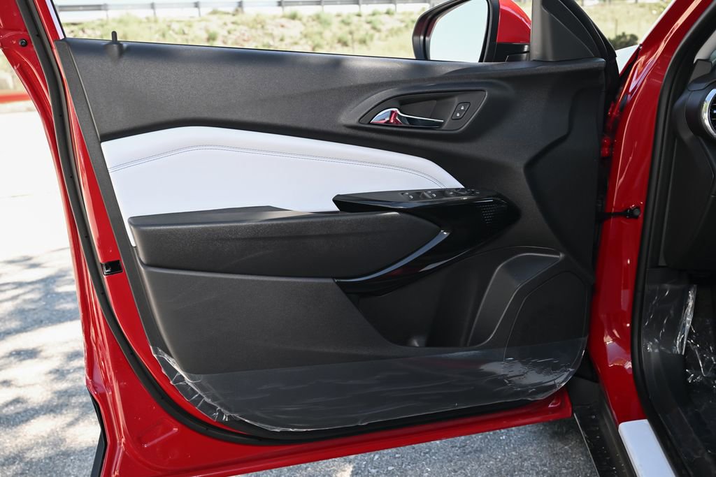 New 2026 Chevrolet Trax LT w/ LPO, Blackout Package FWD image 16