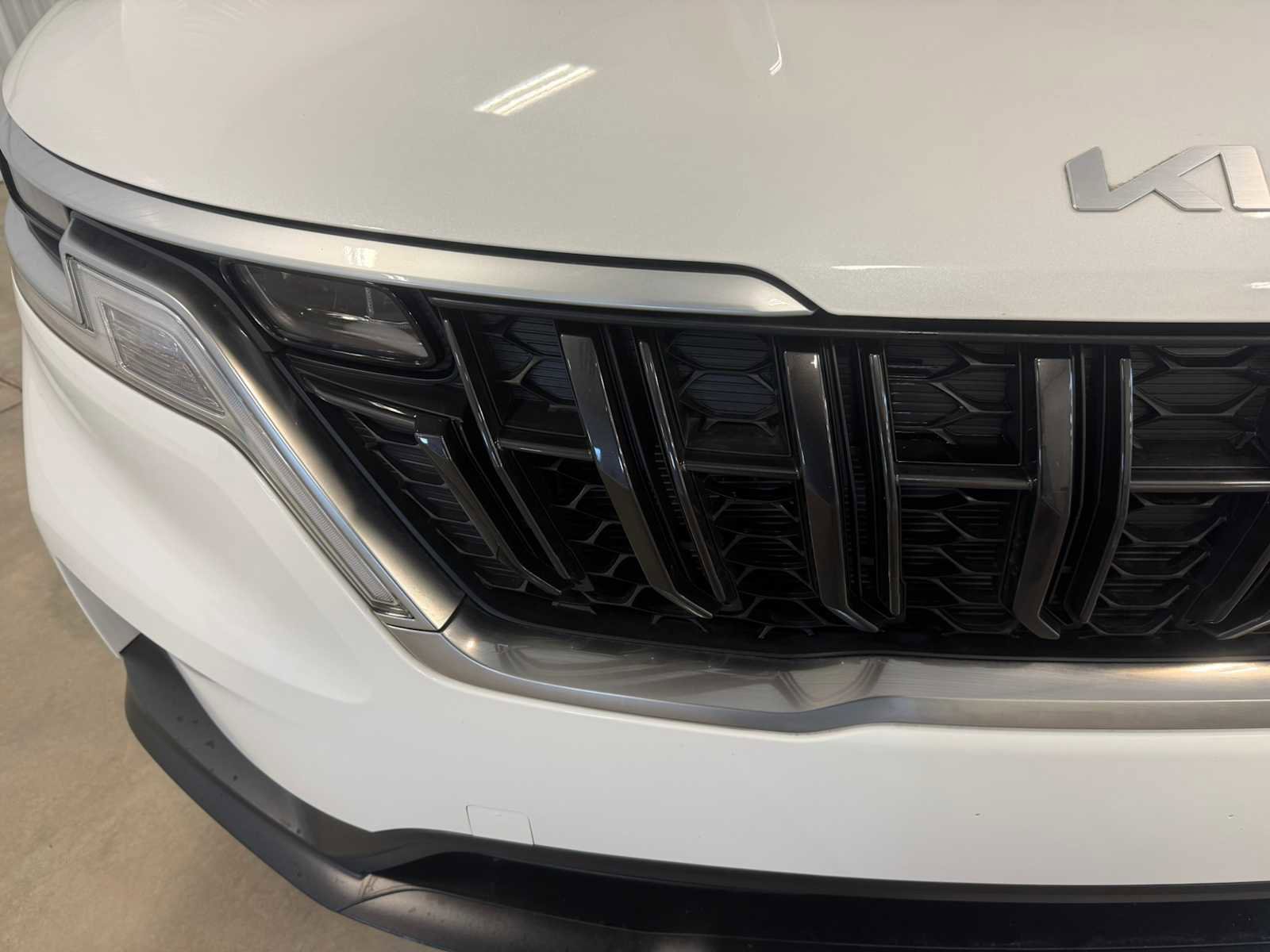 Used 2024 Kia Carnival LX FWD image 4