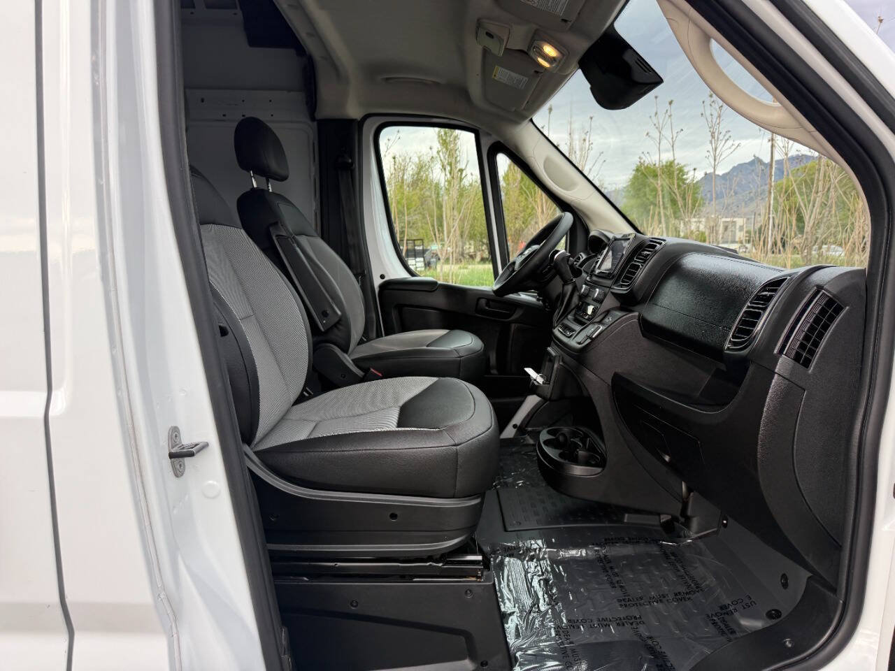Used 2025 RAM ProMaster 2500 w/ Convenience Group FWD image 18