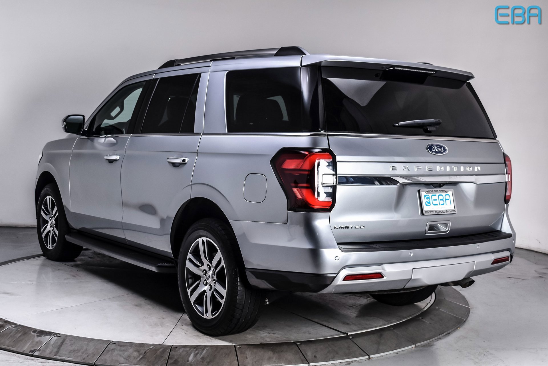 Used 2024 Ford Expedition Limited image 4