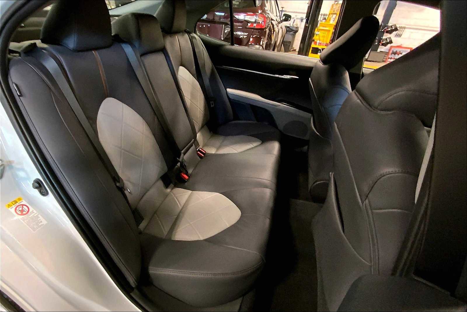 Used 2018 Toyota Camry XLE image 18