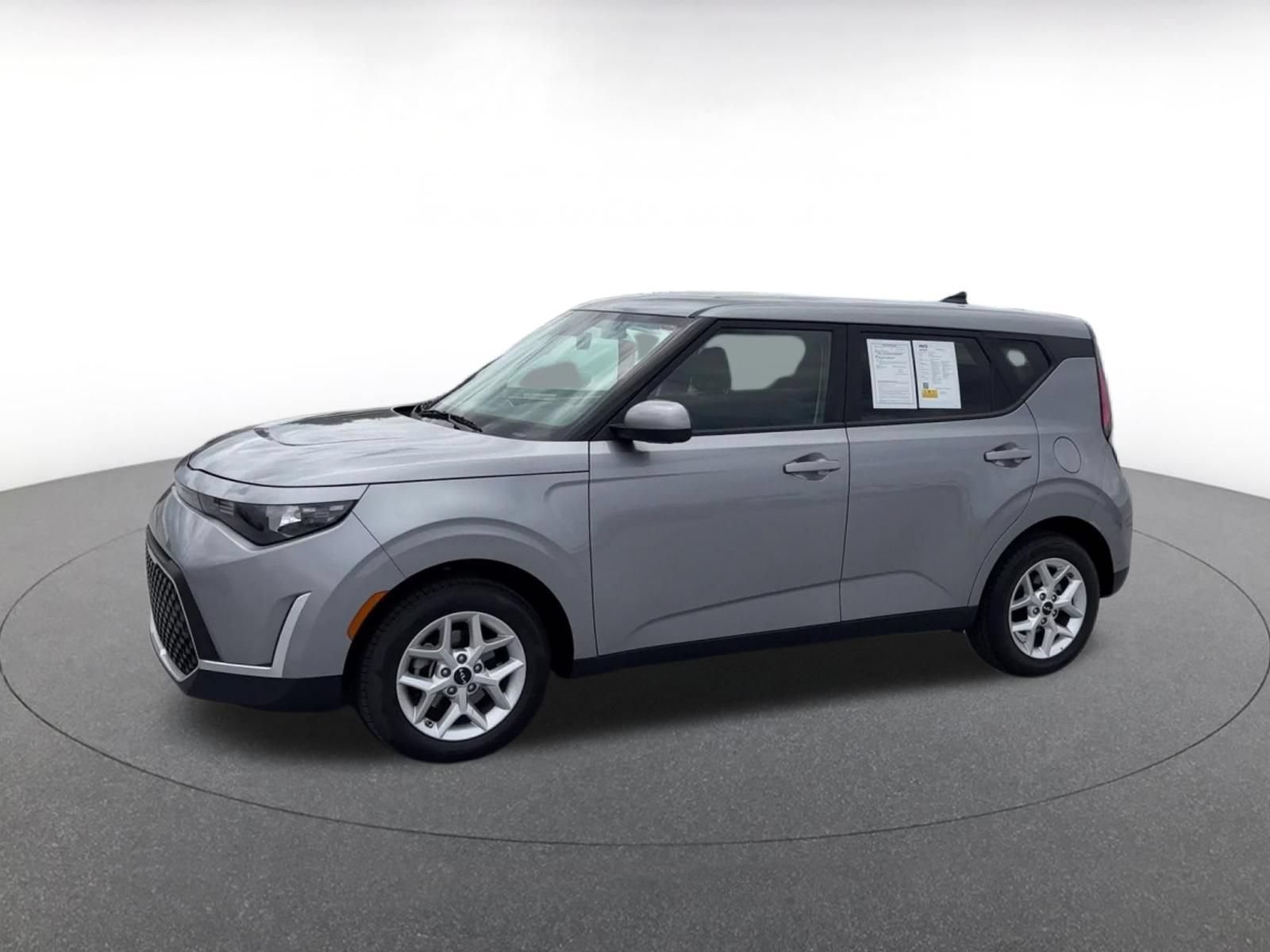Used 2025 Kia Soul LX w/ LX Technology Package FWD image 8