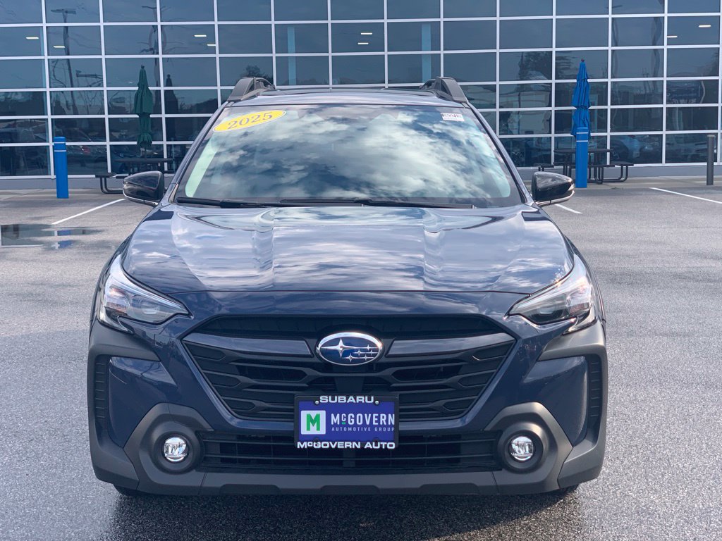 Used 2025 Subaru Outback Premium AWD/4WD image 2