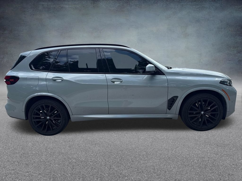 Used 2024 BMW X5 xDrive40i w/ M Sport Package AWD/4WD image 7