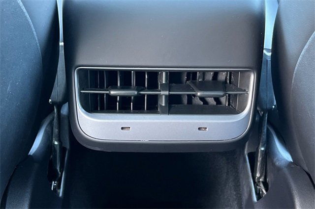Used 2023 Tesla Model Y Performance image 14
