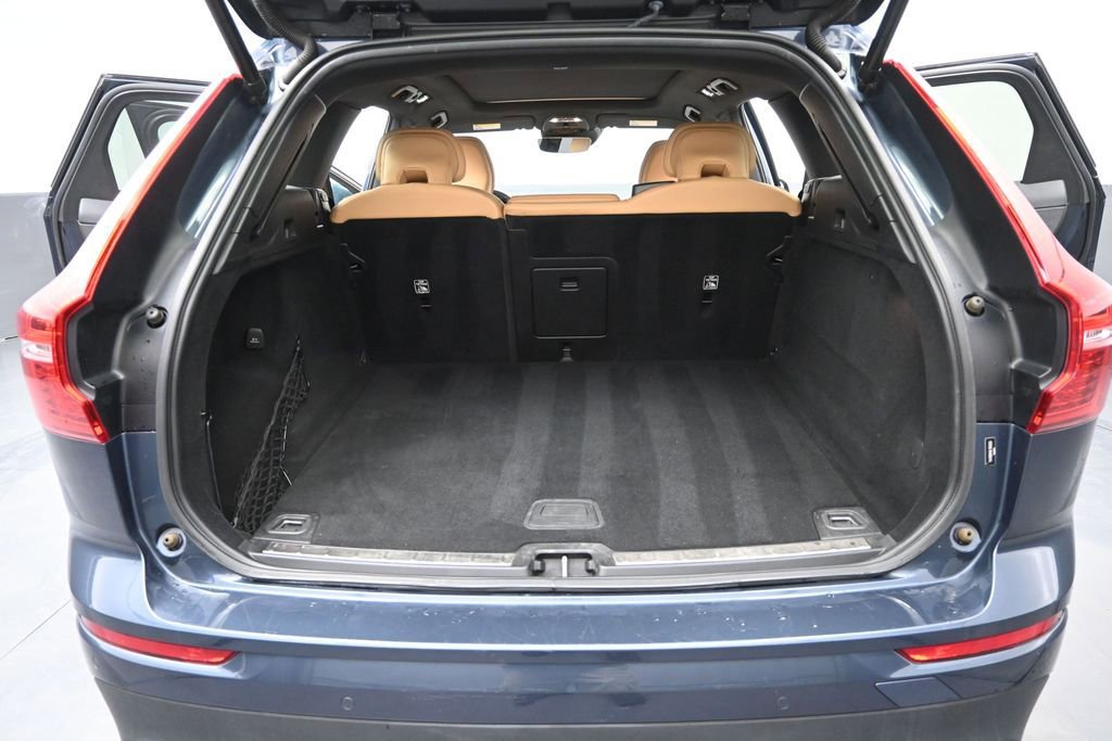 Used 2020 Volvo XC60 T5 Momentum AWD/4WD image 17