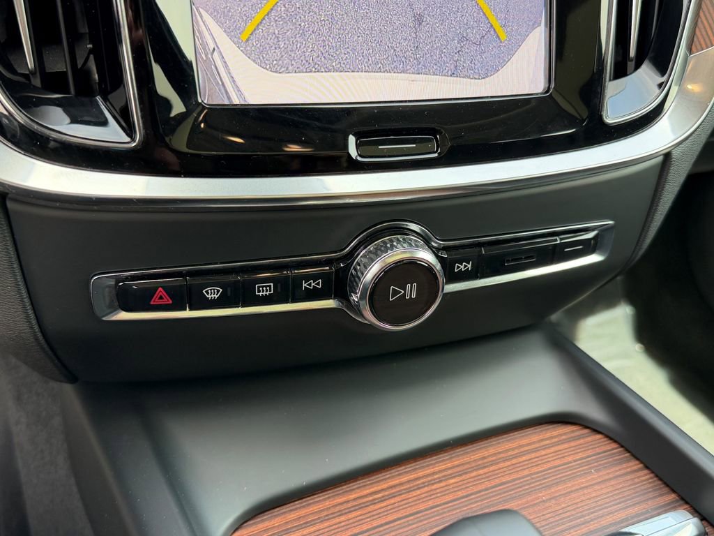 Certified 2025 Volvo V60 B5 Cross Country Plus AWD/4WD image 31
