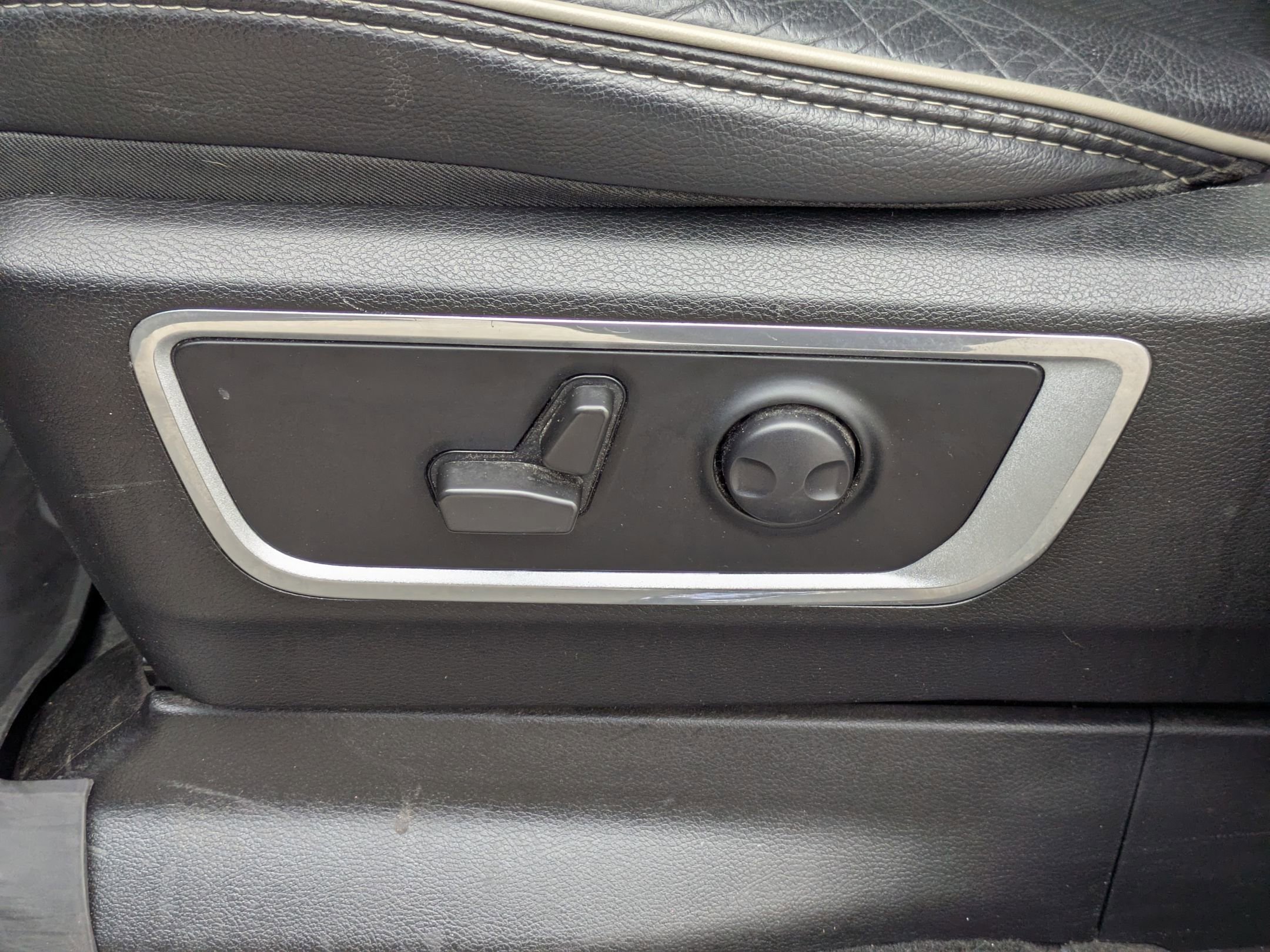 Used 2022 RAM 1500 Laramie AWD/4WD image 13