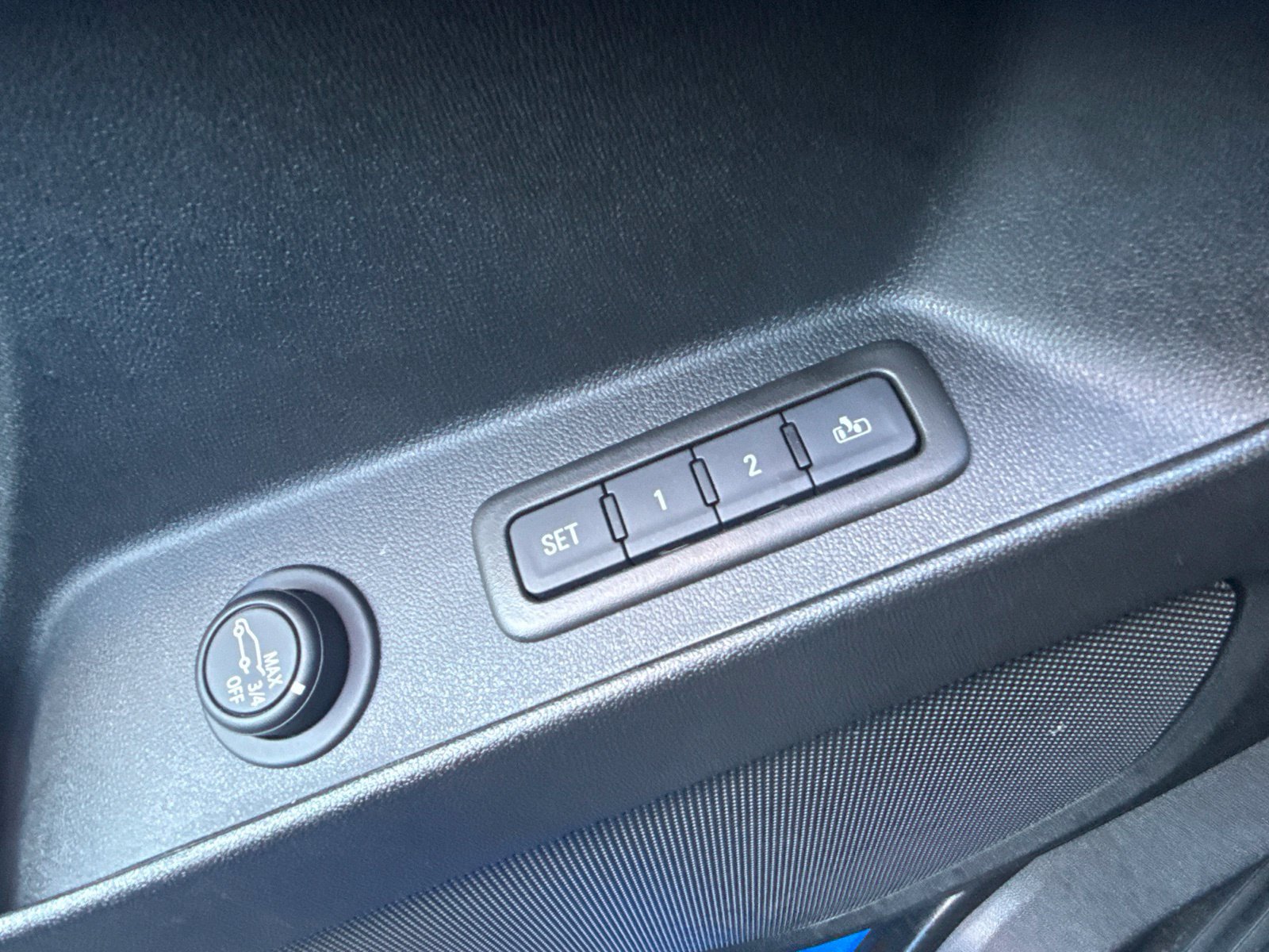 Used 2024 Chevrolet Equinox Premier AWD/4WD image 39