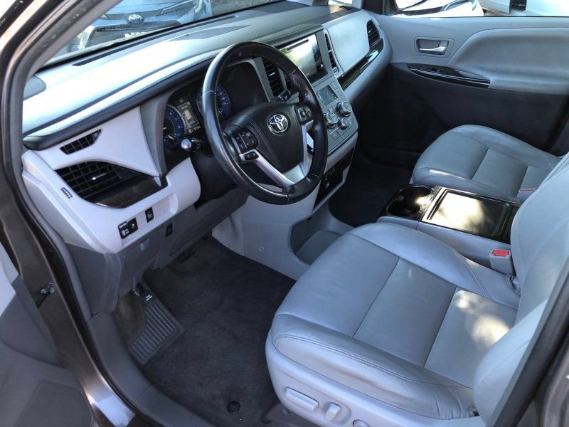 Used 2015 Toyota Sienna XLE FWD image 9