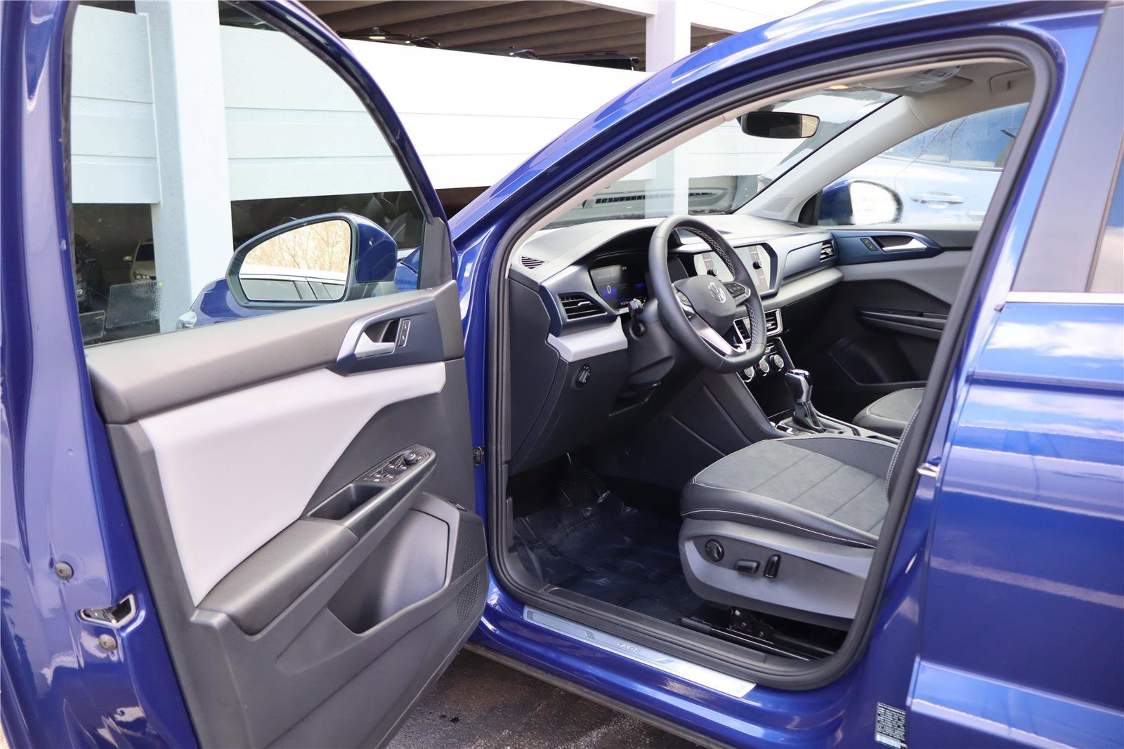 Certified 2023 Volkswagen Taos SE image 12