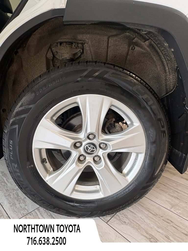 Used 2020 Toyota RAV4 XLE w/ Convenience Package AWD/4WD image 9