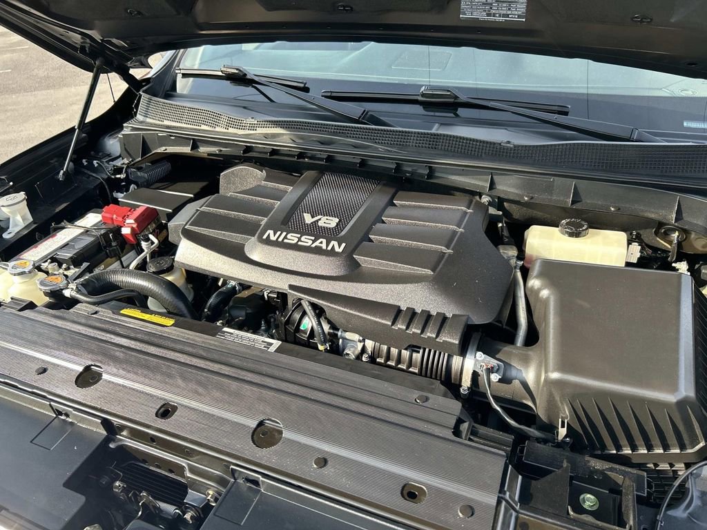 Used 2020 Nissan Titan SL image 18
