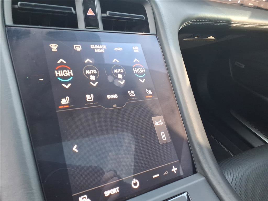 Used 2020 Porsche Taycan image 24