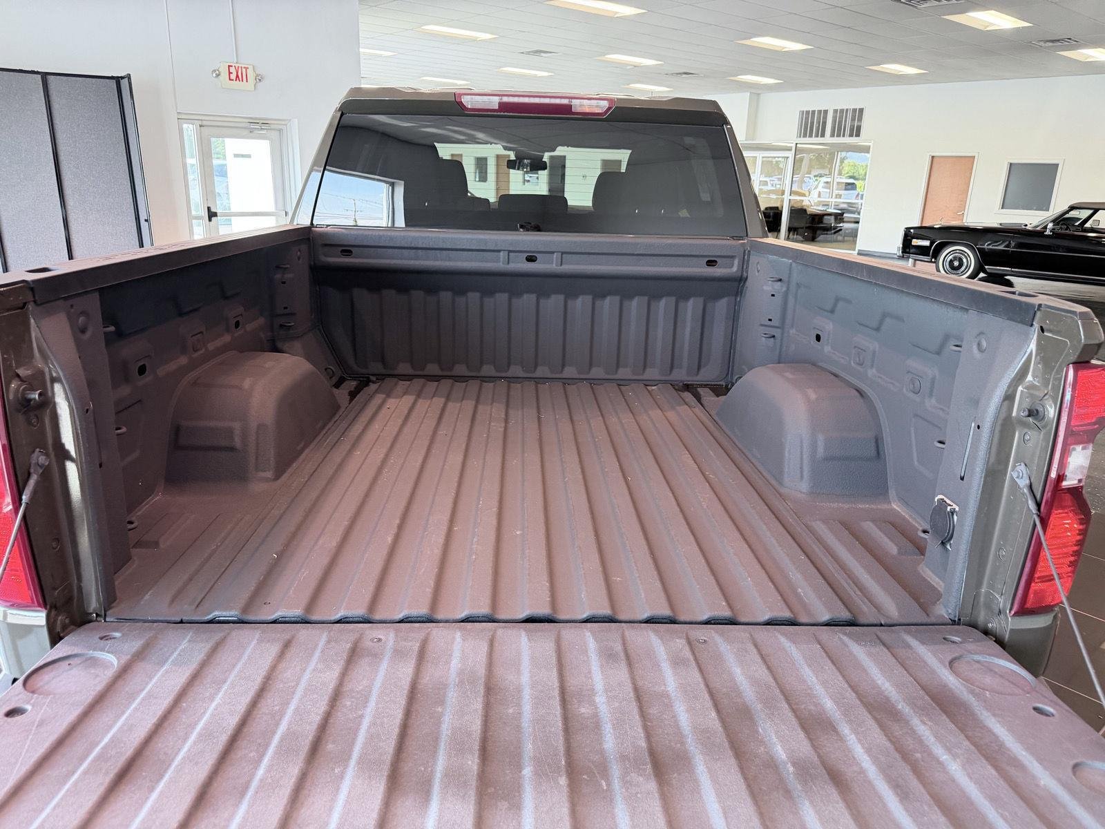 Used 2023 Chevrolet Silverado 1500 LT AWD/4WD image 15
