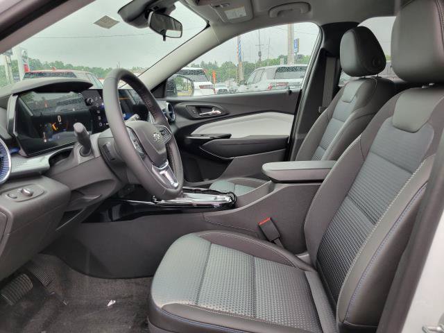 New 2026 Chevrolet Trax LT w/ Midnight Edition FWD image 8