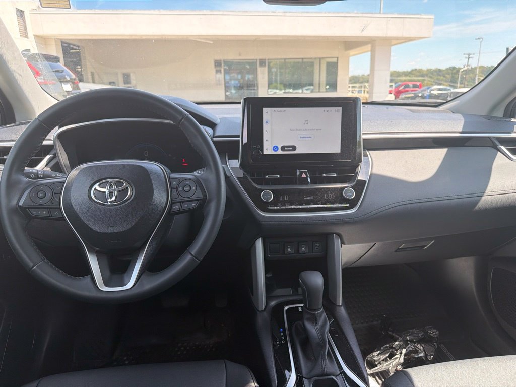 Used 2025 Toyota Corolla Cross XLE FWD image 49