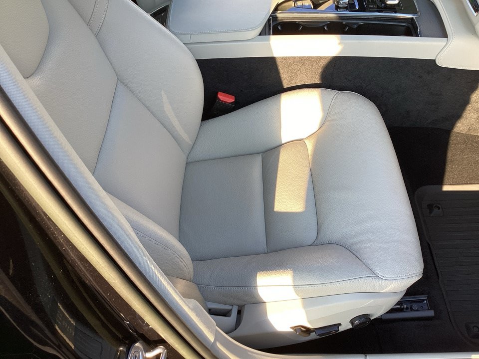 Certified 2023 Volvo V90 B6 Cross Country Plus AWD/4WD image 32