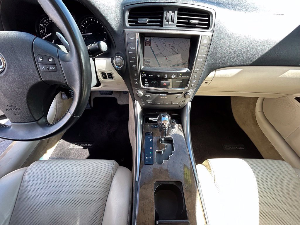Used 2010 Lexus IS 350C w/ Luxury Pkg RWD image 19