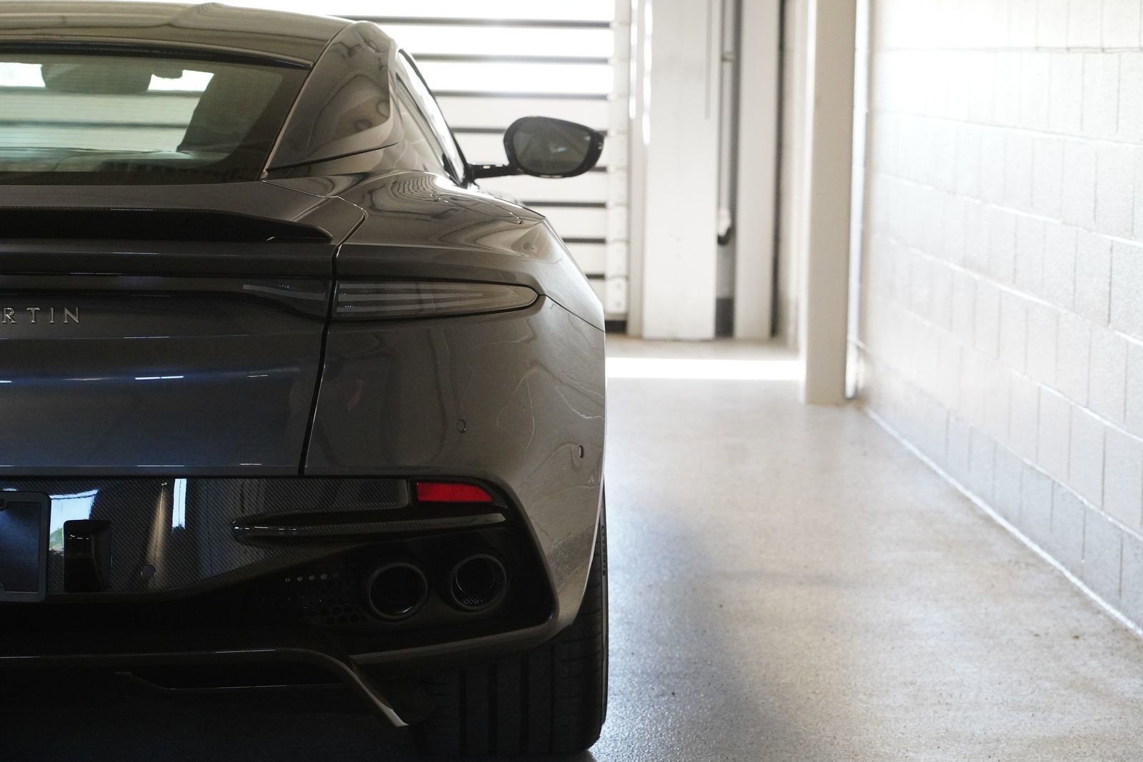 Used 2021 Aston Martin DBS Superleggera RWD image 12