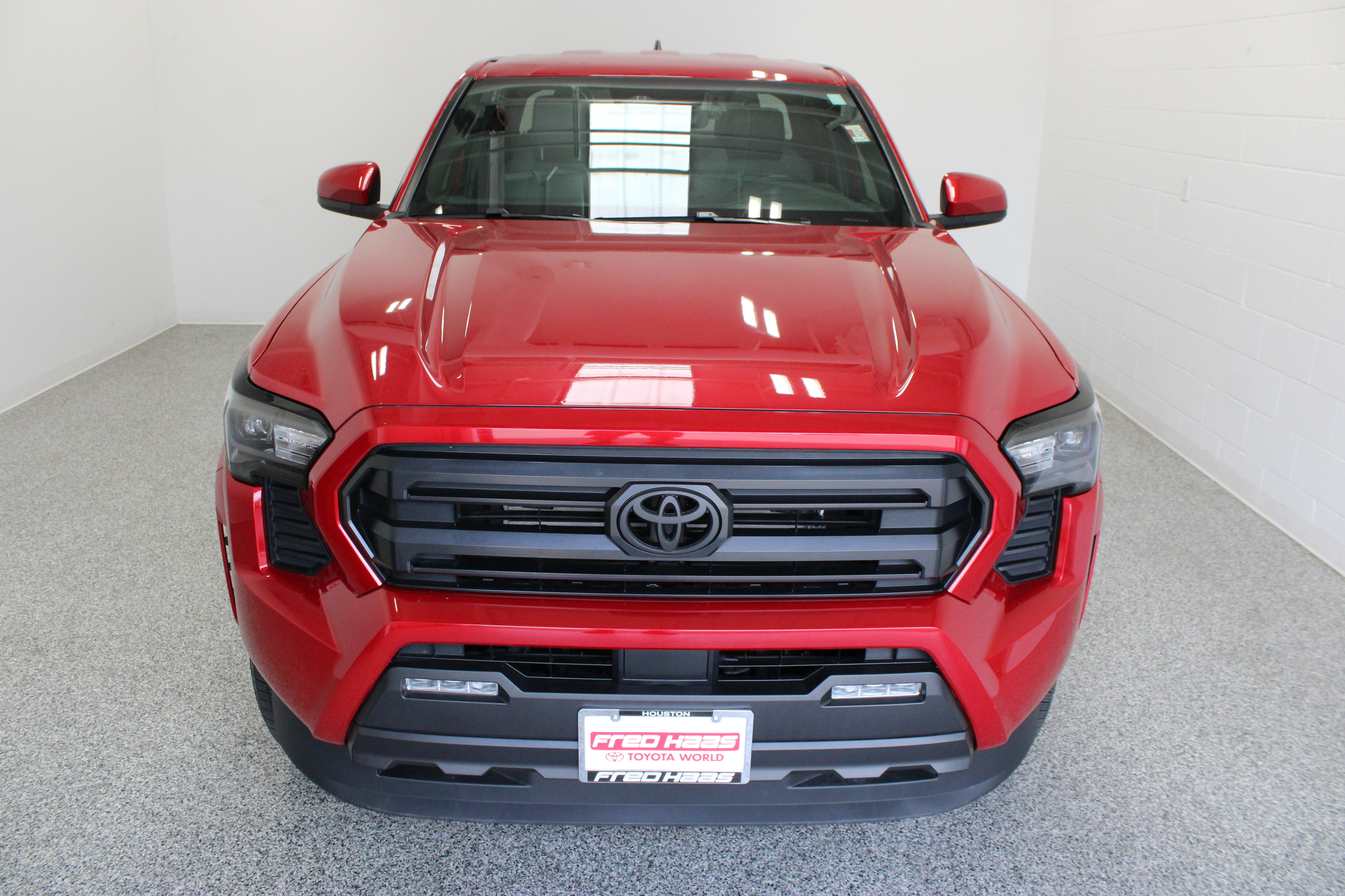 Used 2024 Toyota Tacoma SR5 AWD/4WD image 3