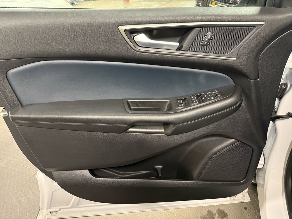 Used 2022 Ford Edge SEL w/ Sport Appearance Package AWD/4WD image 9