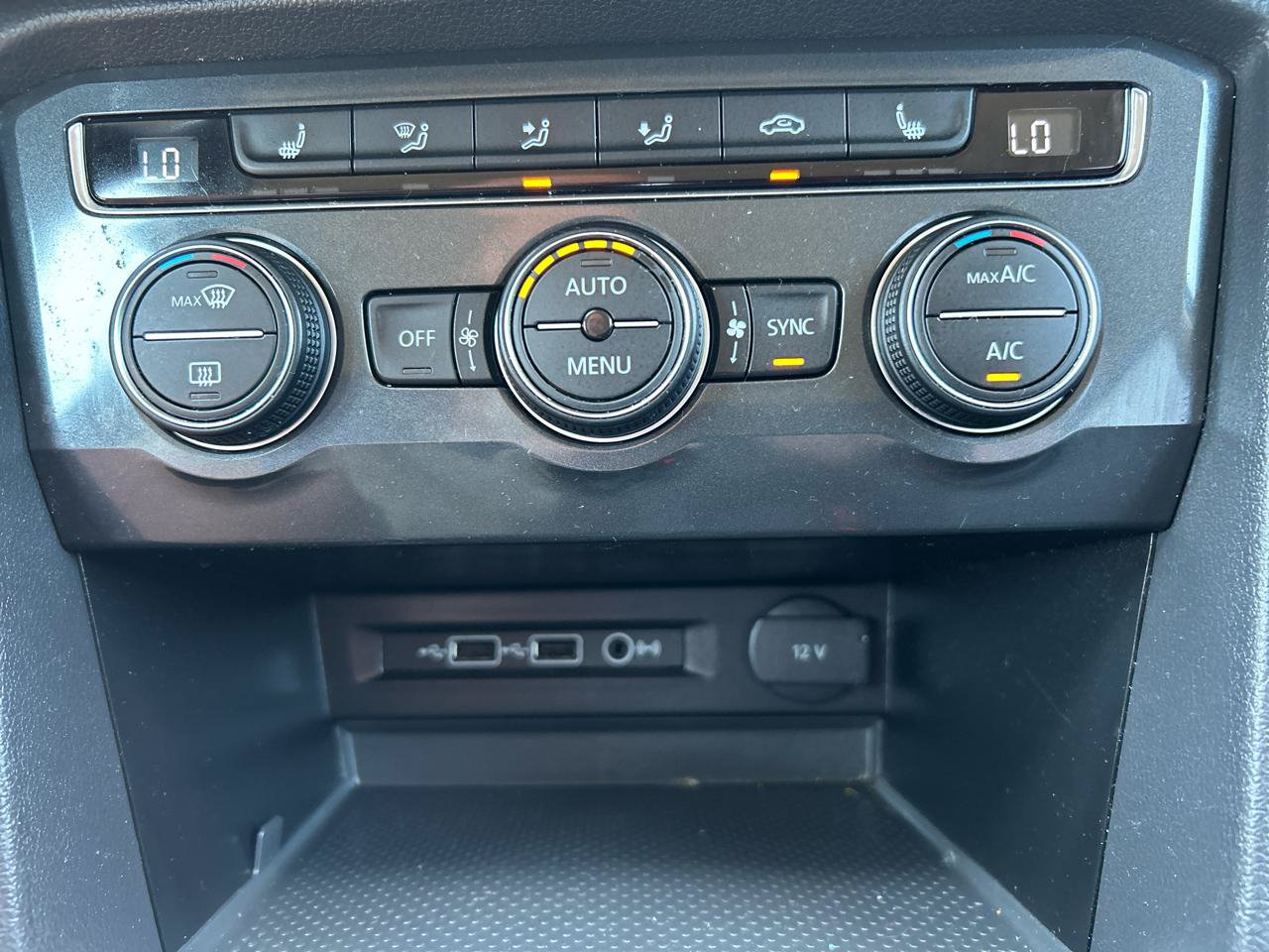 Used 2018 Volkswagen Tiguan SE w/ 3rd Row Seat Package AWD/4WD image 15