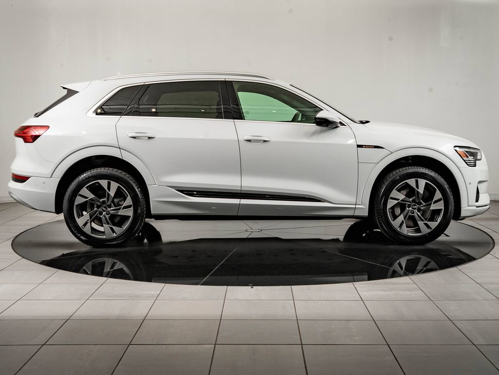 Used 2022 Audi e-tron Premium Plus w/ Premium Plus Package image 11