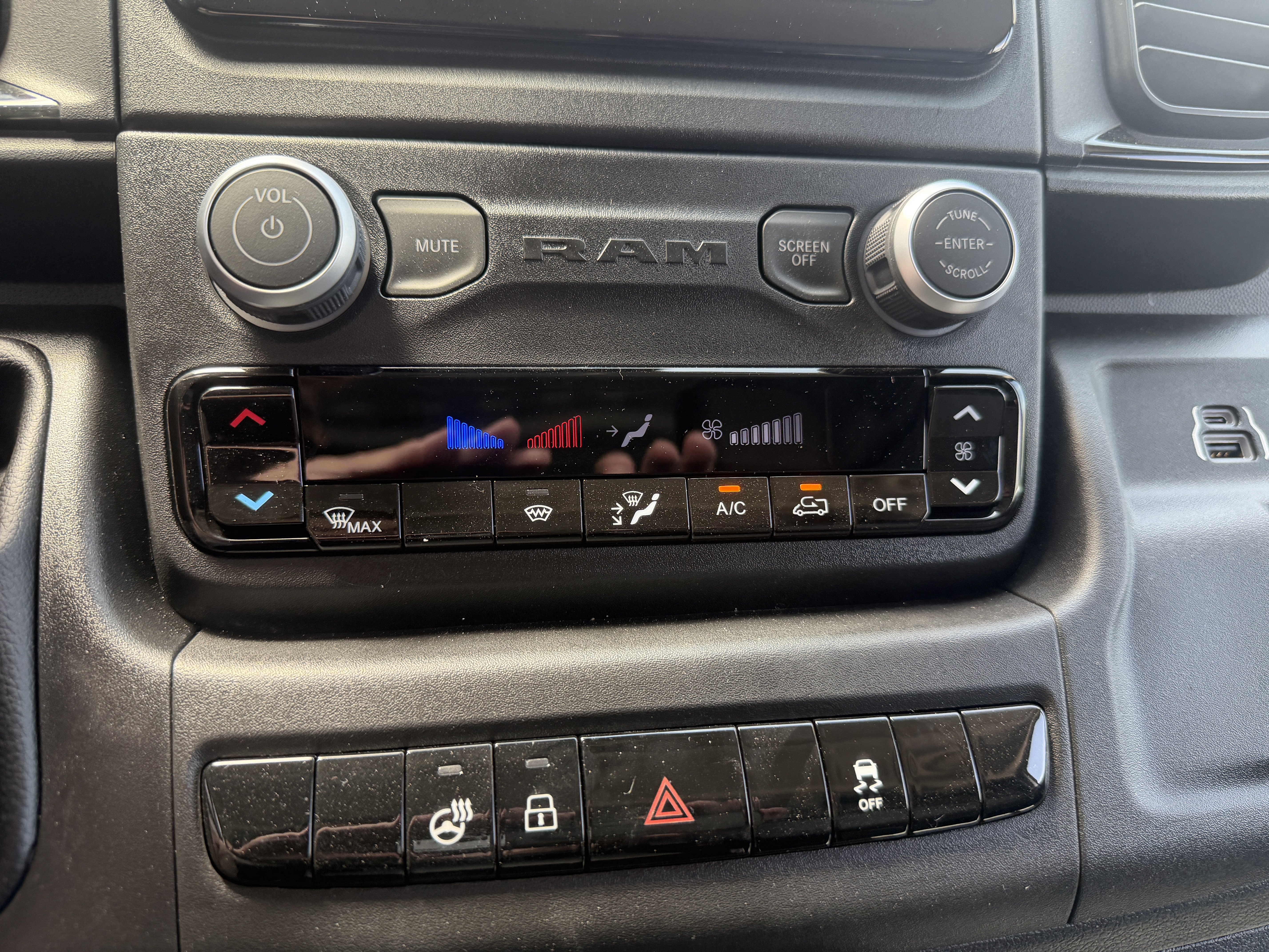 New 2026 RAM ProMaster 1500 w/ Cold Weather Group FWD image 34