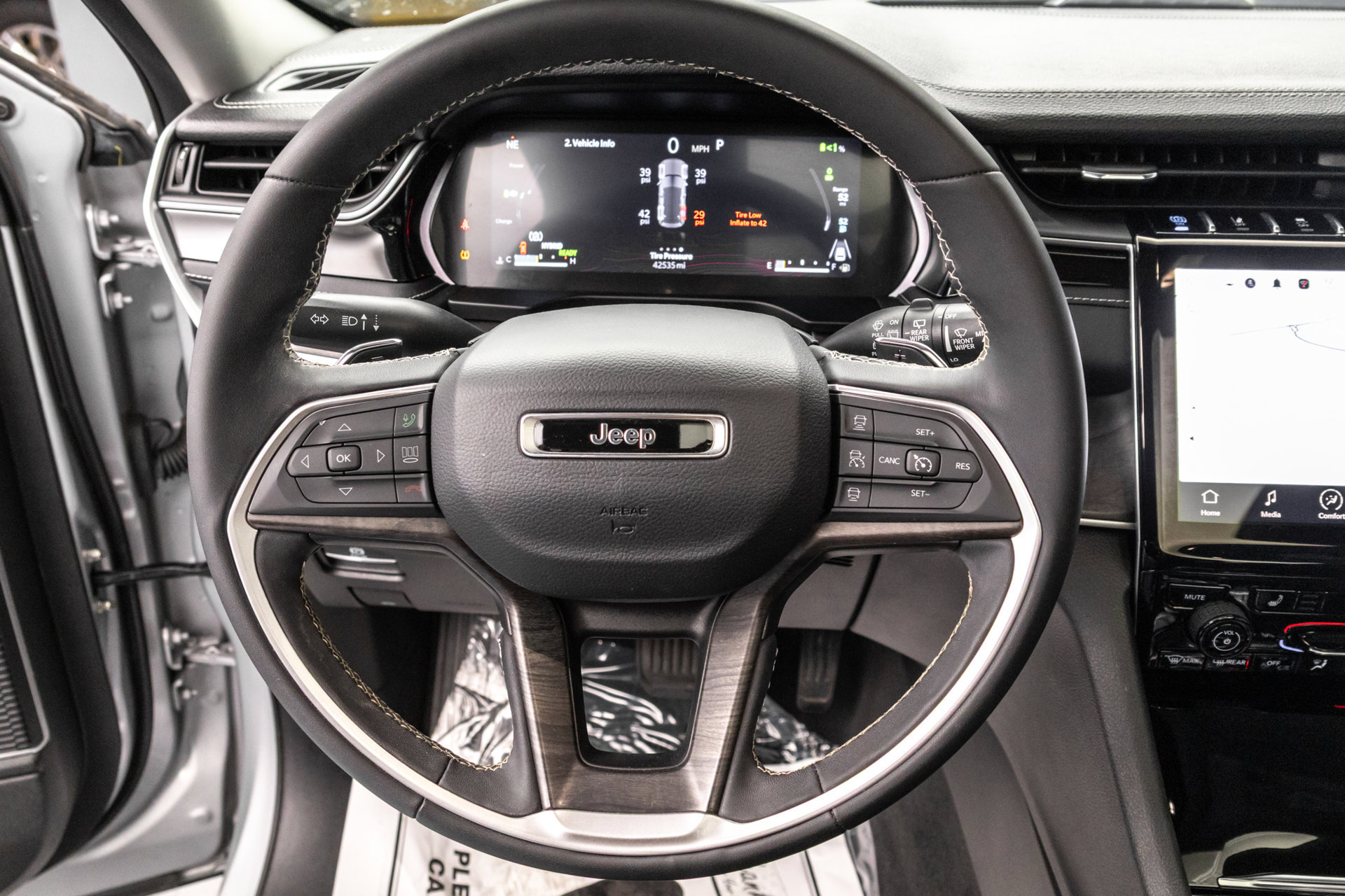 Used 2023 Jeep Grand Cherokee 4WD 4xe image 23
