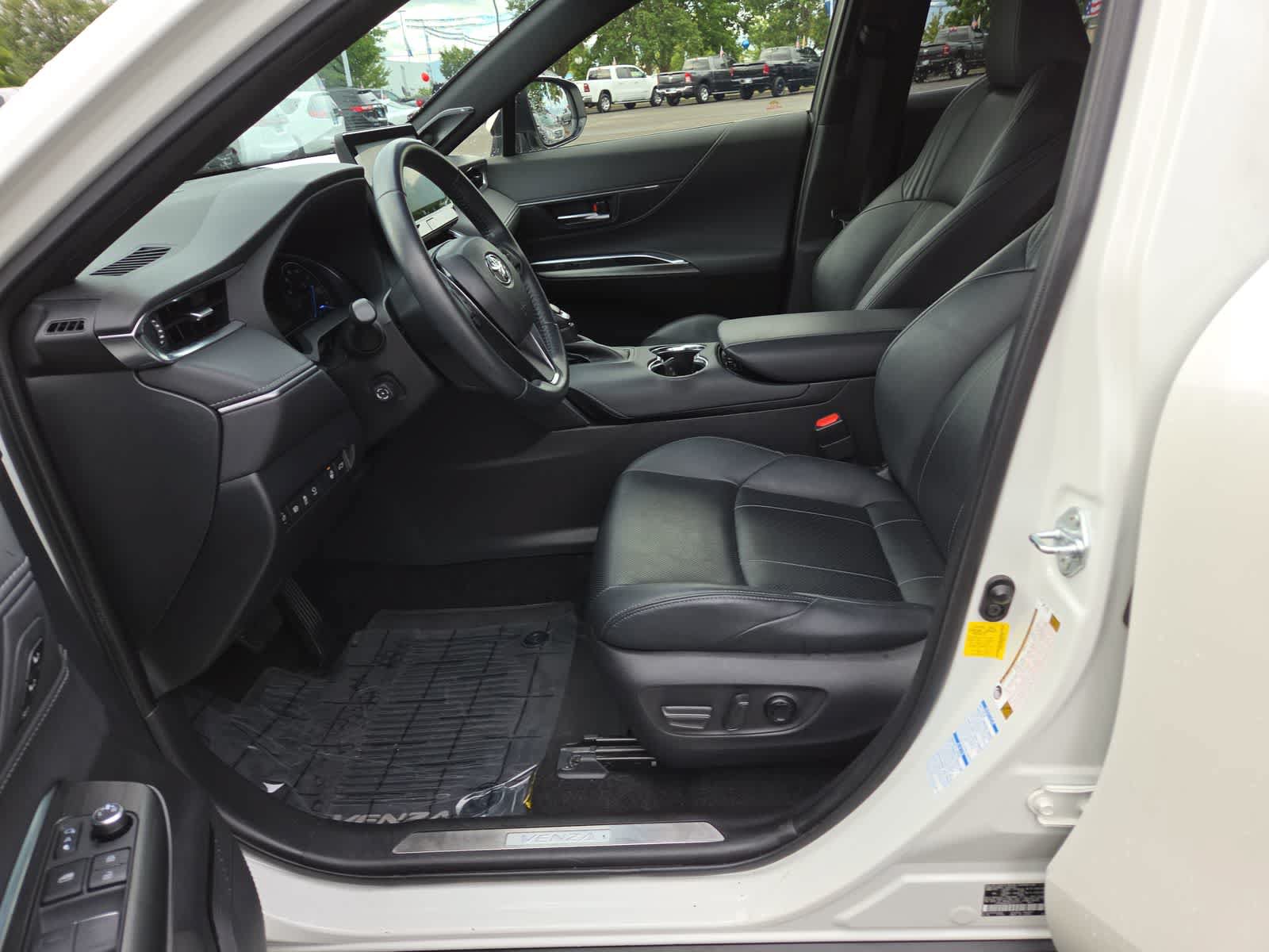 Used 2021 Toyota Venza Limited w/ Advanced Technology Package AWD/4WD image 19
