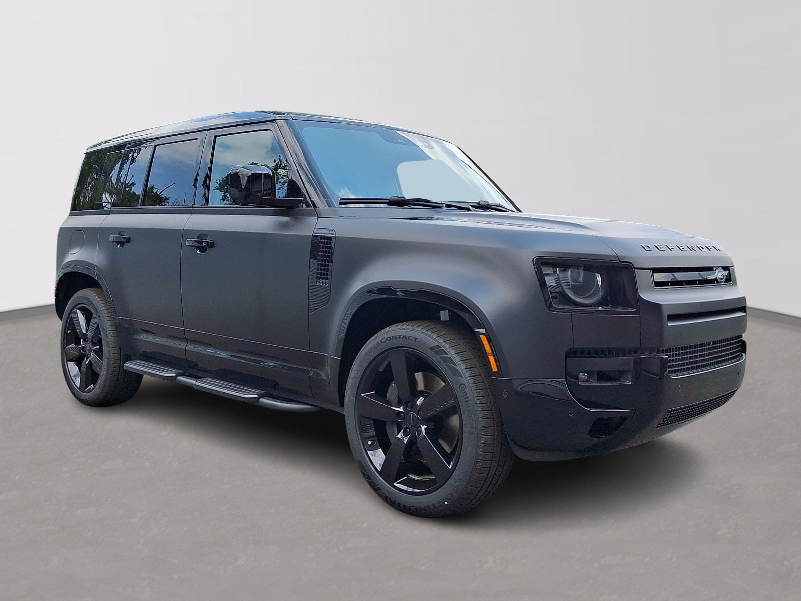 New 2026 Land Rover Defender 110 X-Dynamic SE AWD/4WD image 2