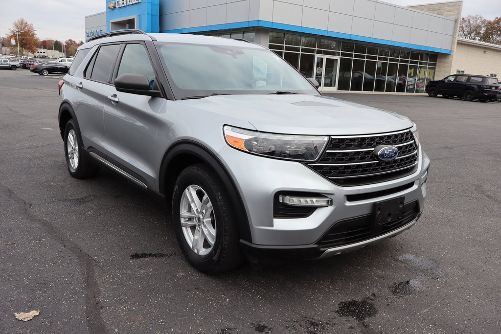 Used 2020 Ford Explorer XLT w/ Equipment Group 202A image 2