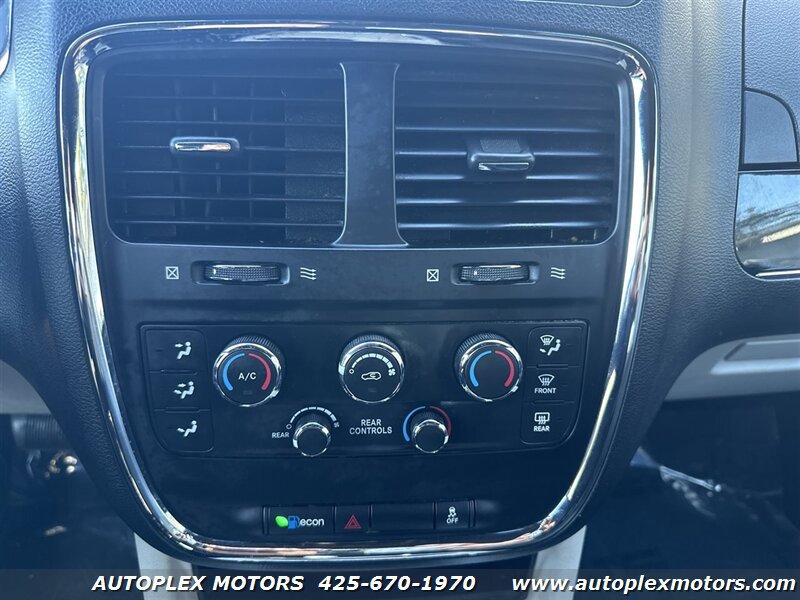 Used 2017 Dodge Grand Caravan SXT FWD image 26